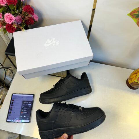 NIKE AIRFORCE TRIPLE BLACK