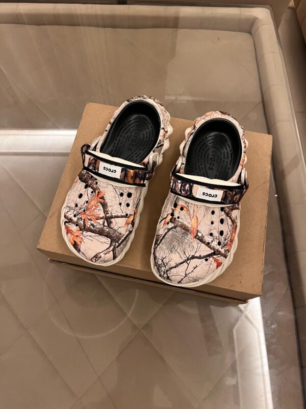 Crocs real tree edge
