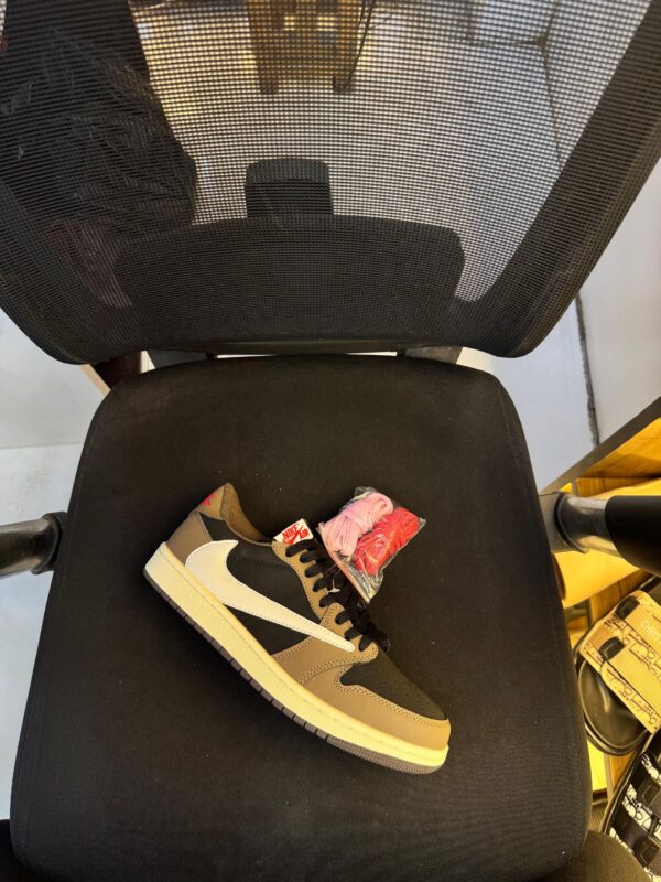 Airjordan 1 travis scott