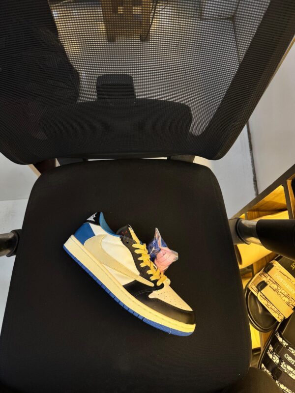 Airjordan 1 travis scott