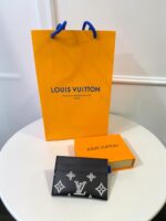 LV CARD HOLDER