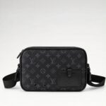 Louis vuitton messenger bag