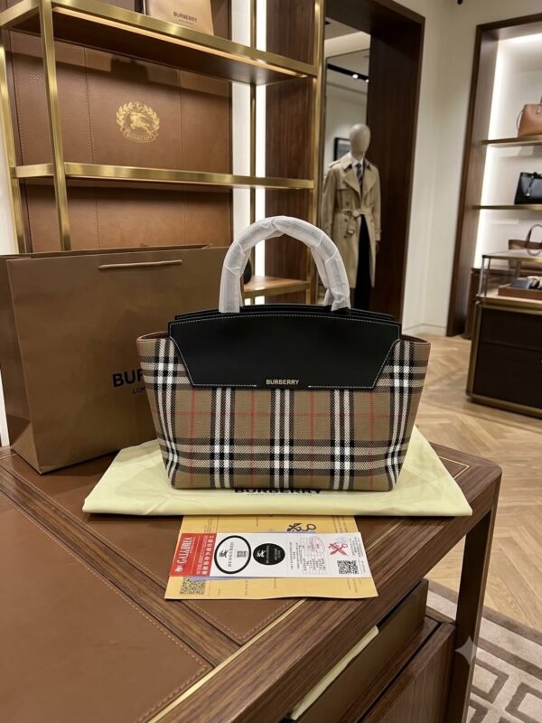 Burberry medium catherine bag